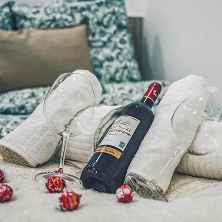 Lavie Maison Hot Tub And Ac Apartman